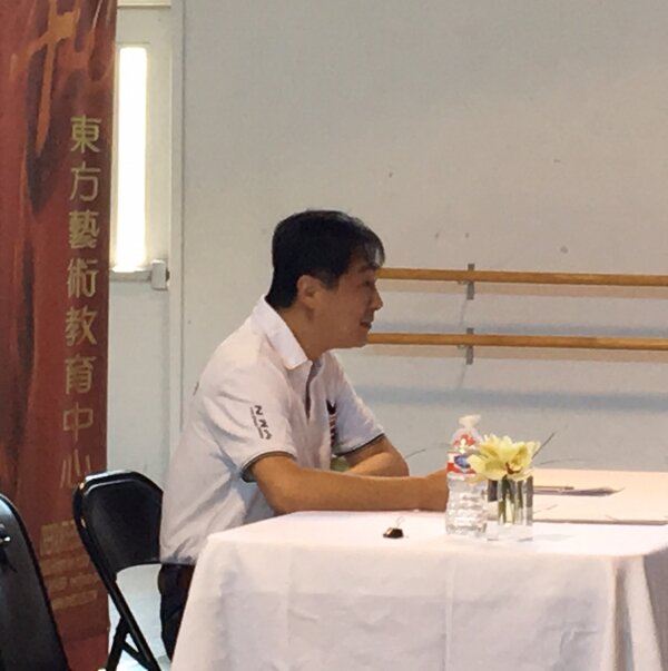 于晓雪老师专注的神情