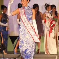 张欣荣获2012休斯顿华埠小姐桂冠