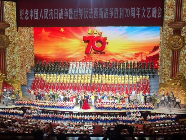 在人民大回堂观看史诗文艺巨作—“胜利与和平”