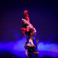 Vivian Ye 在 藏舞 卓玛中的舞姿
