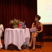 徐利校长以“学生”班班“ 为例分享自己教学理念:关注每一颗心灵 培养建康个性